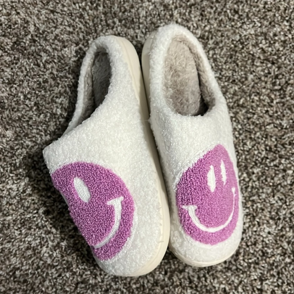 Slippers - Picture 2 of 3